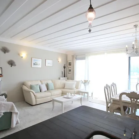 Thalassaki House アパート ニドリ
